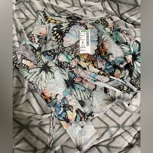 Crop top. Long sleeve. Mesh